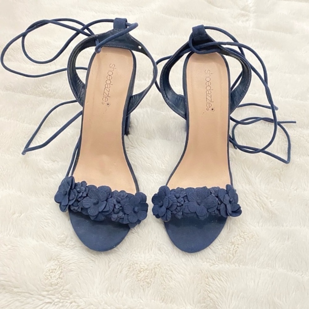 Shoe Dazzle Blue Flower Lace Up Boho Block Heels Size 8.5 - Picture 3 of 12